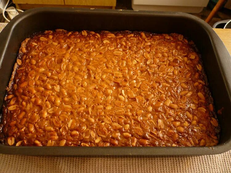 Вафельные треугольники в шоколаде. Торт сникерс без выпечки. Пирожное орешек со сгущенкой. Начинка сникерс для торта. Торт фирмы farshe.