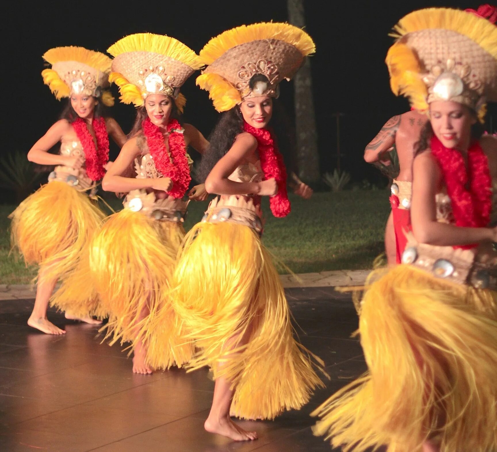Таитянский танец. Хула Дансер. Гавайи танец хула. Танец хула хула Гавайский. Гавайская культура.