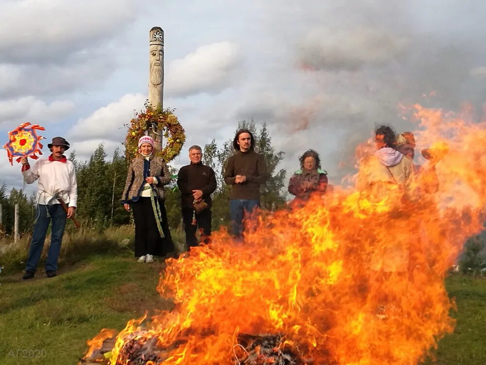 Старославянский спас. Старославянский спас. Гора пирожков. Гора пирогов. Гора пирожков.