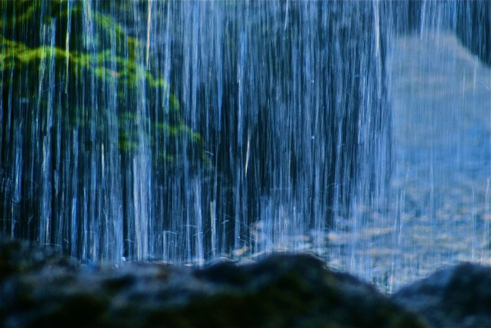 Raining rivers. Тропический ливень. Дождь в тропическом лесу. Тропики дождь. Тропический осадки.