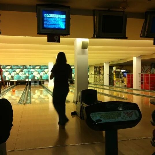 Планета здоровья каширское шоссе 80. Боулинг артемовский оазис. Боулинг семеновская. Борисовский тц боулинг. Борисовский пассаж боулинг.