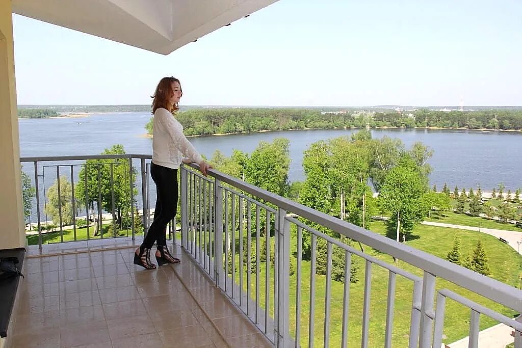 Берег желаний московская. Турбаза калипсо можайское водохранилище. Турбаза оптимист истринское водохранилище. Союз истра семейный парк отель. База лопотово истринское водохранилище.