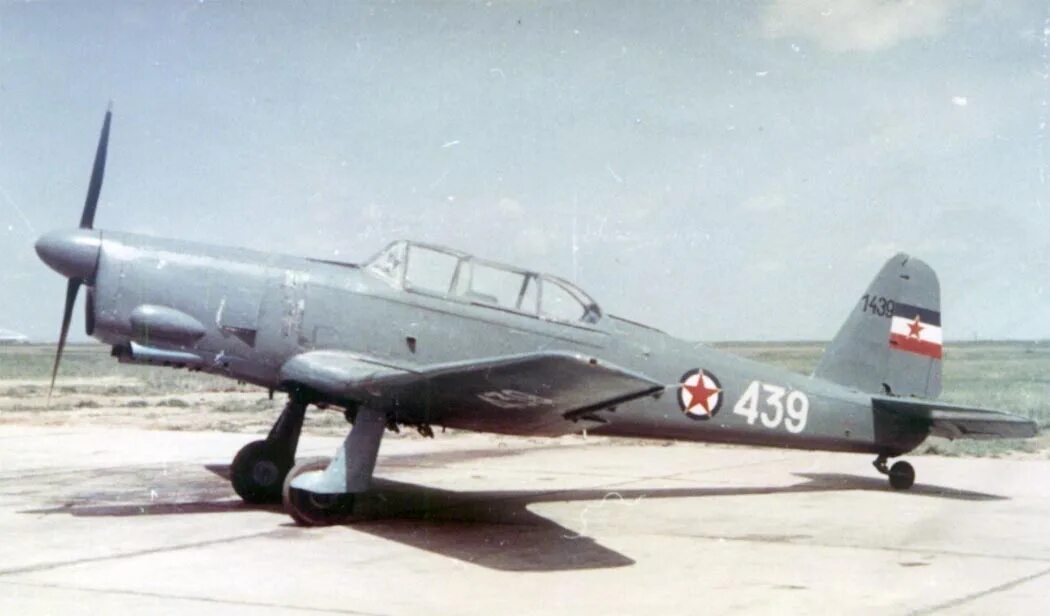 Эк 213 самолет. Самолет ikarus 213 vihor. utva 213. ikarus 412. kv 213 самолет.