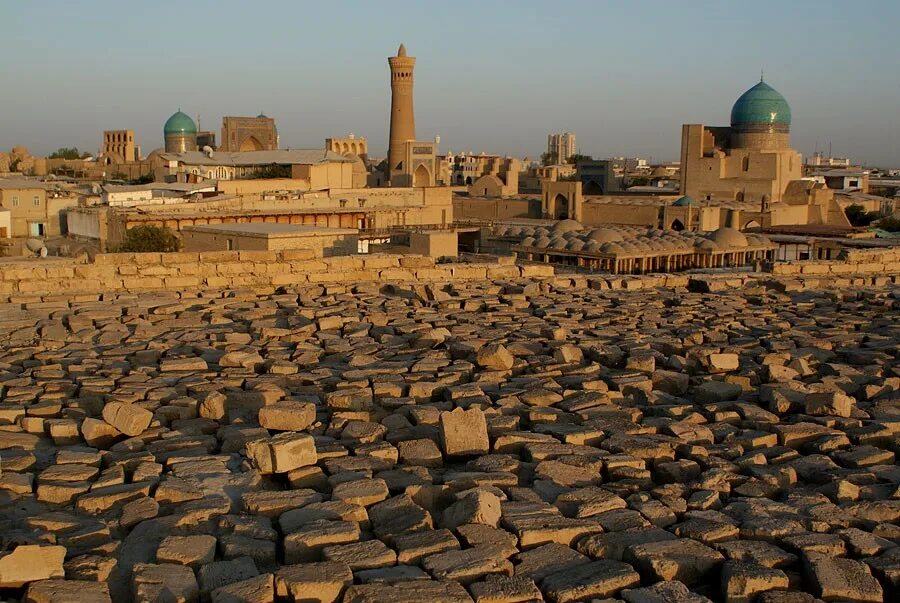 Мечеть калян калян бухара. Камбоджа храм ангкор. Площадь регистан в бухаре. Древние города азии. Мечеть калян бухара.