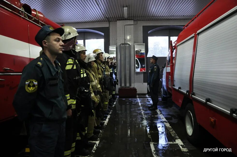 Караул пожарной части. Развод караула в пожарной части. Смена караула в пожарной части. Начальник караула пожарной части.