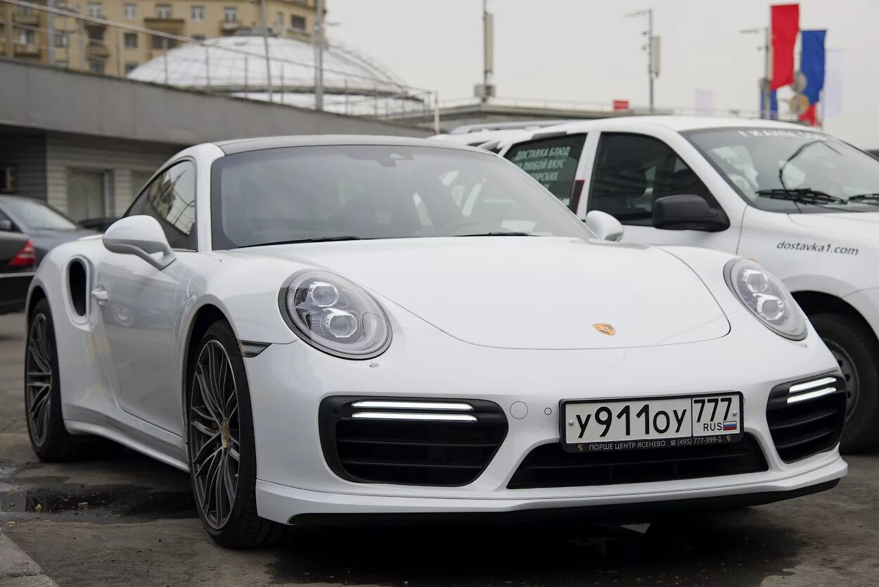 Почему 911 именно такой. Porsche 911 москва. Porsche 911 classic 1963. Порше 750 750. Порше 911 с номером 911.