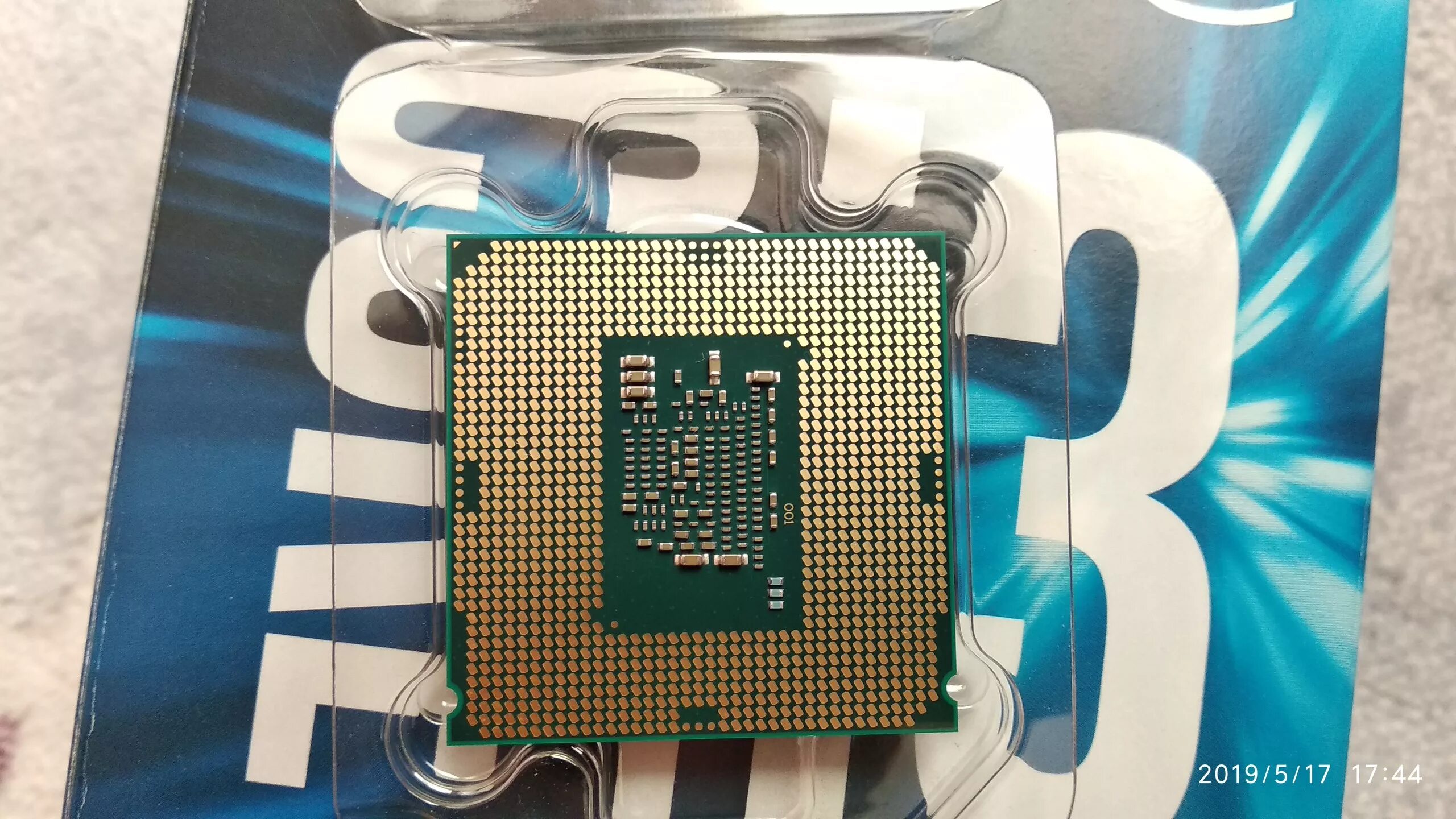Intel core i5 3300. Процессор Intel Core i3 сзади. Intel Core i3-7100. Процессор Intel Core i3-7100t. Core i7 7100.