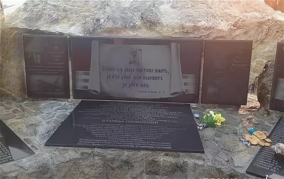 Памятник погибшему в сирии. Памятник российскому солдату в сирии. памятники погибшим в сирии. осквернили памятник пешкову.