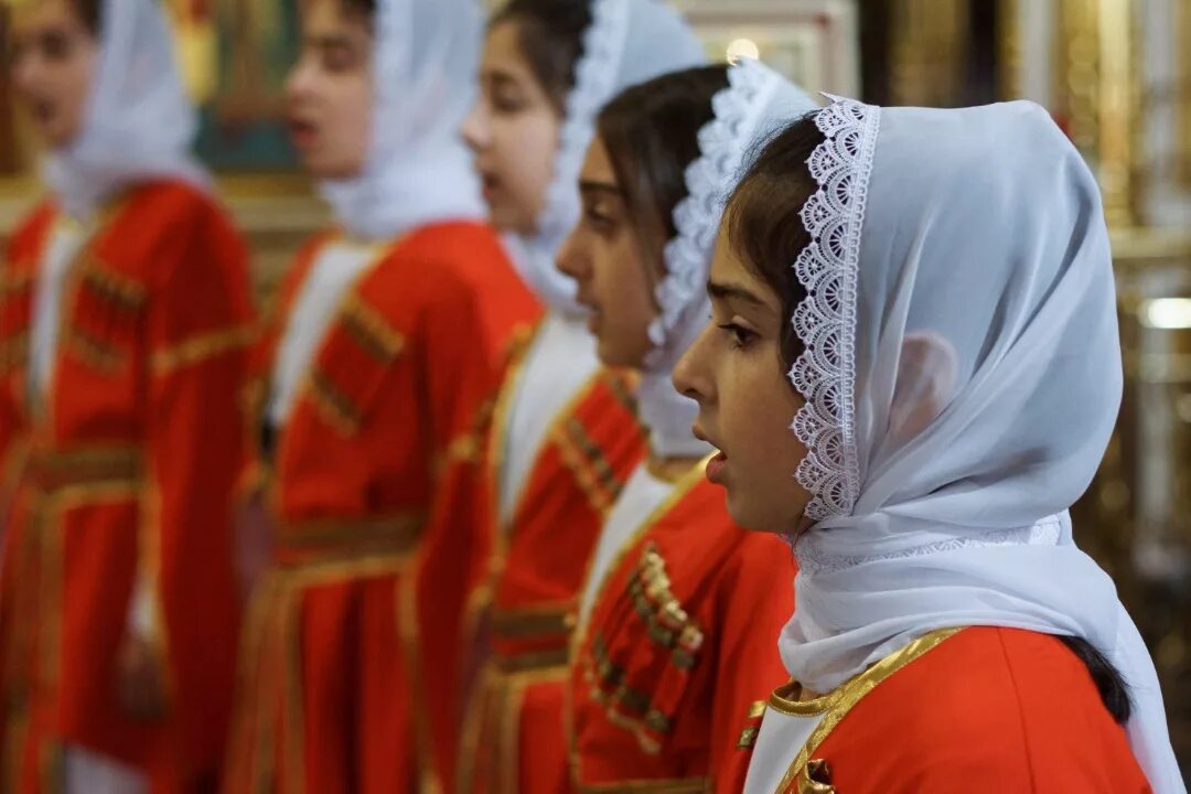 восточный детский народный хор грузия. детский хор грузии. грузинская детский хор. патриарший хор грузии "басиани". грузинский детский хор.