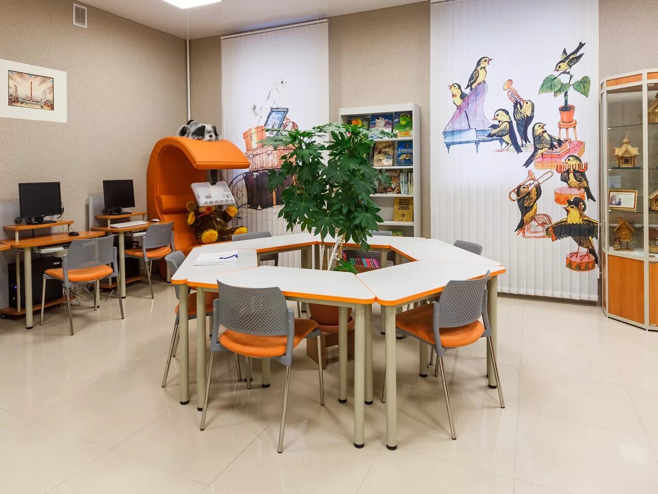 Ммоц кабинеты. Кабинеты центр. Кабинеты центр. Стол для аудитории. Класс после ремонта.