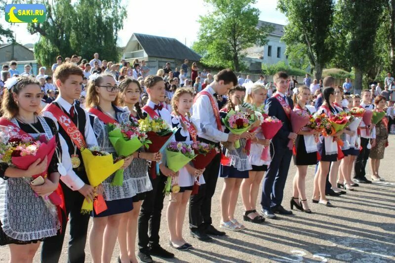 Лесновская средняя школа Сакский район. Школа 2 Саки. 6 Школа Саки. Город Саки школа 3. Элжур крым 3 школа