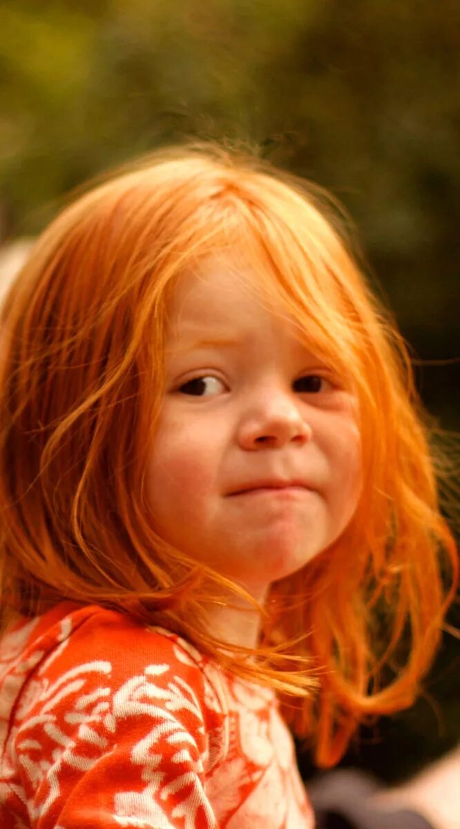 Родилась с рыжими волосами. Рыжая девочка. Девочка с рыжими волосами. Рыжеволосые дети. Маленькая рыжеволосая девочка.