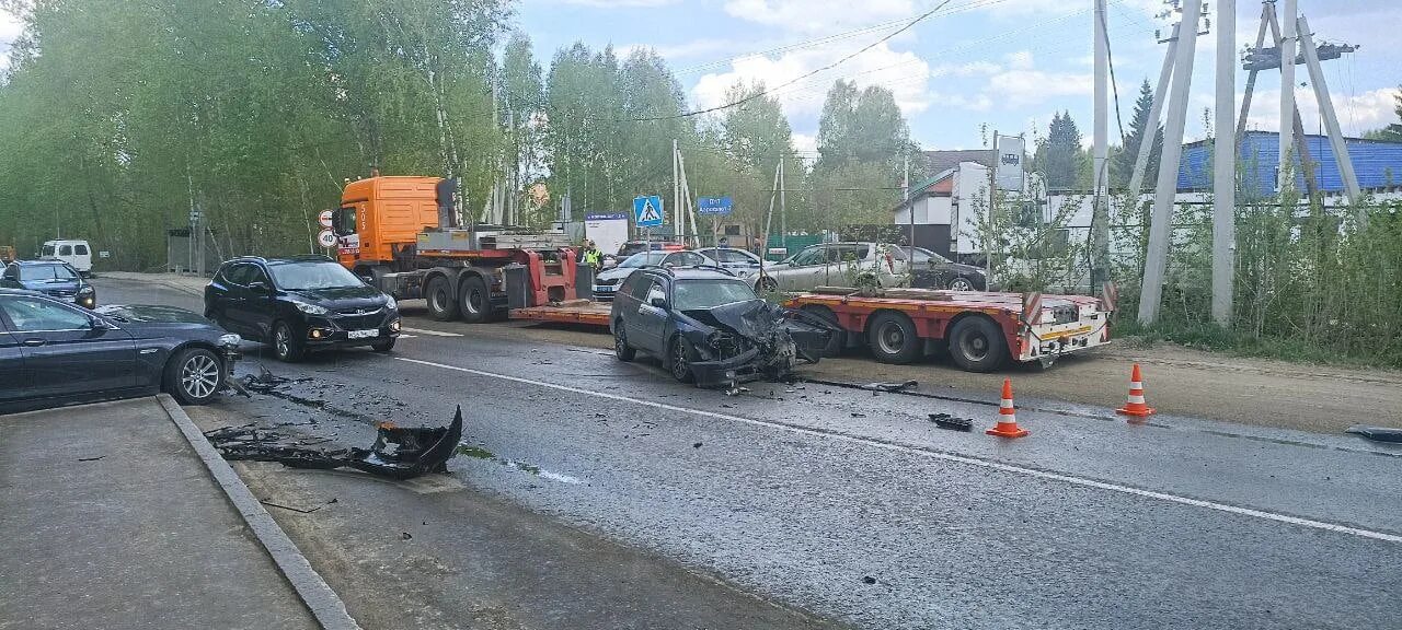 Авария в Новосибирске Мочищенское шоссе. Лобовое столкновение автомобилей. Аварии май 2023