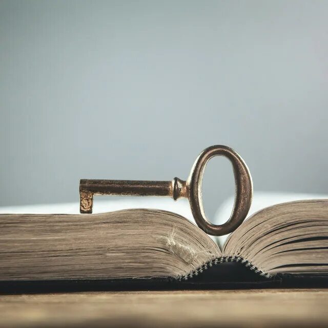 The keys of knowledge. Ключ и библия. библейские ключи. keys to first corinthians. библия на замках.