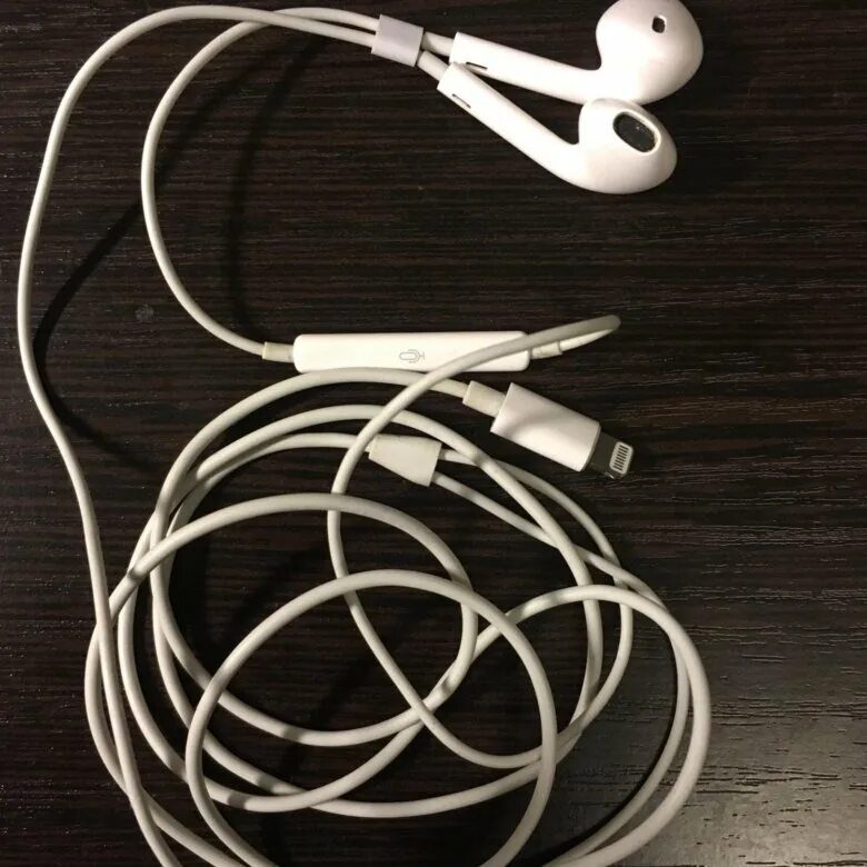 Earpods lightning купить. Наушники эпл Лайтнинг. Earpods Lightning. Аирподс про 2 Лайтнинг. Аирподс Лайтинг.