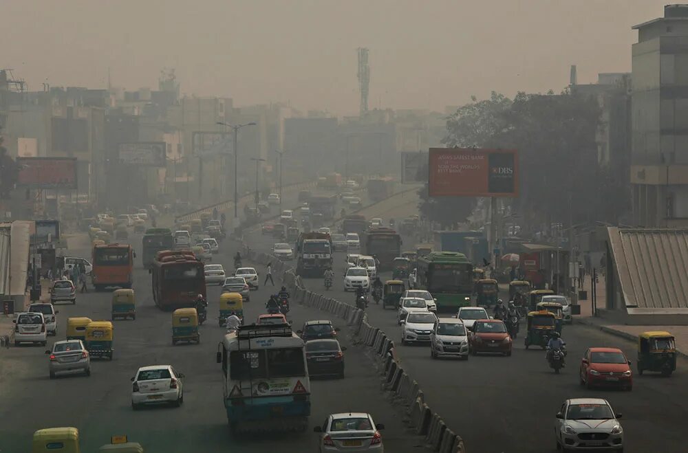 A lot of pollution. Смог Нью-Дели (Индия). Нью Дели загрязнения. Смог в столице Индии. Нью Дели мгла.