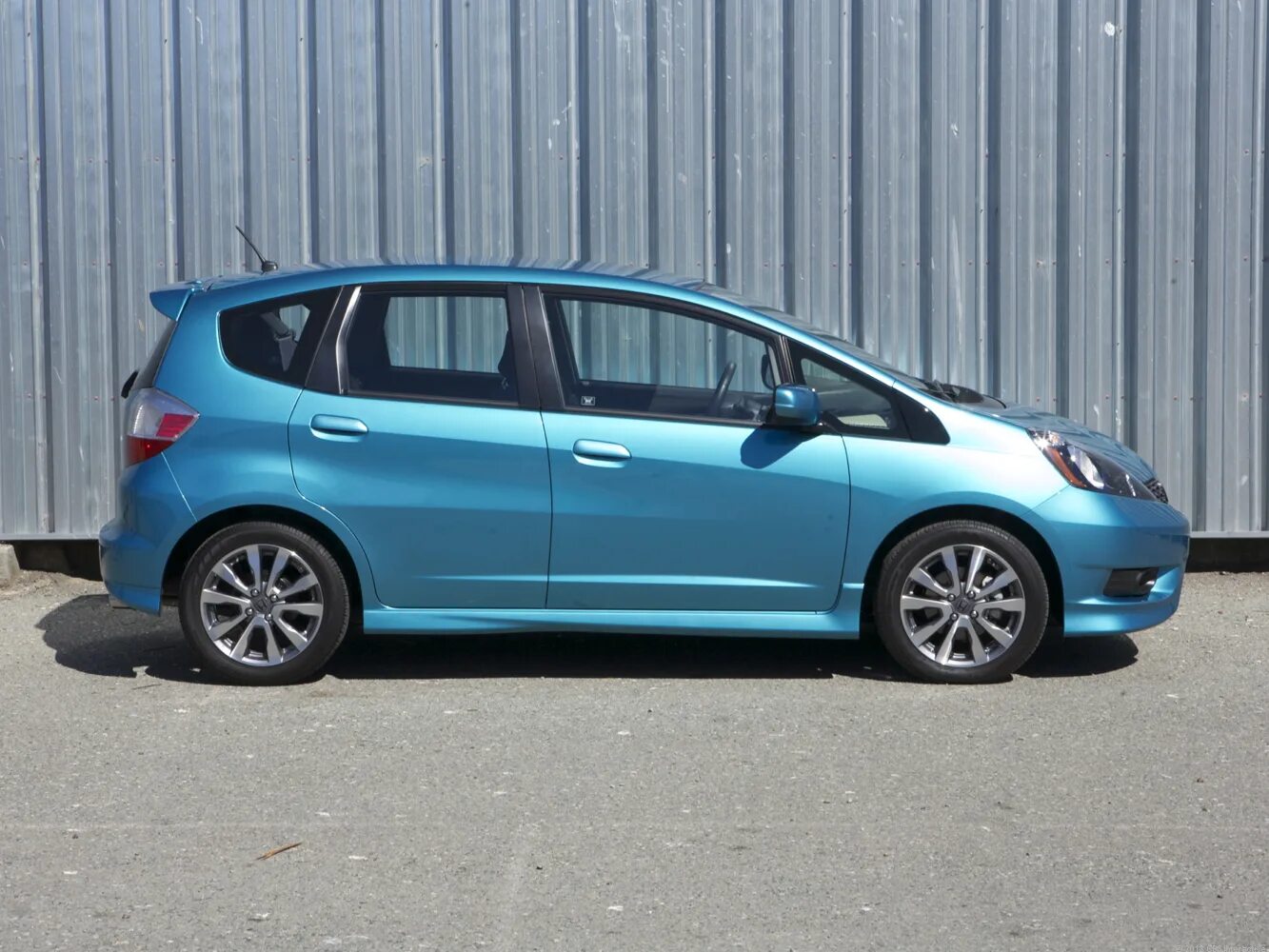 Фит 2012 год. Honda Fit 2012. Honda Fit 2012г. Honda Fit 2013 Tire Size. Хонда Fits 2012.