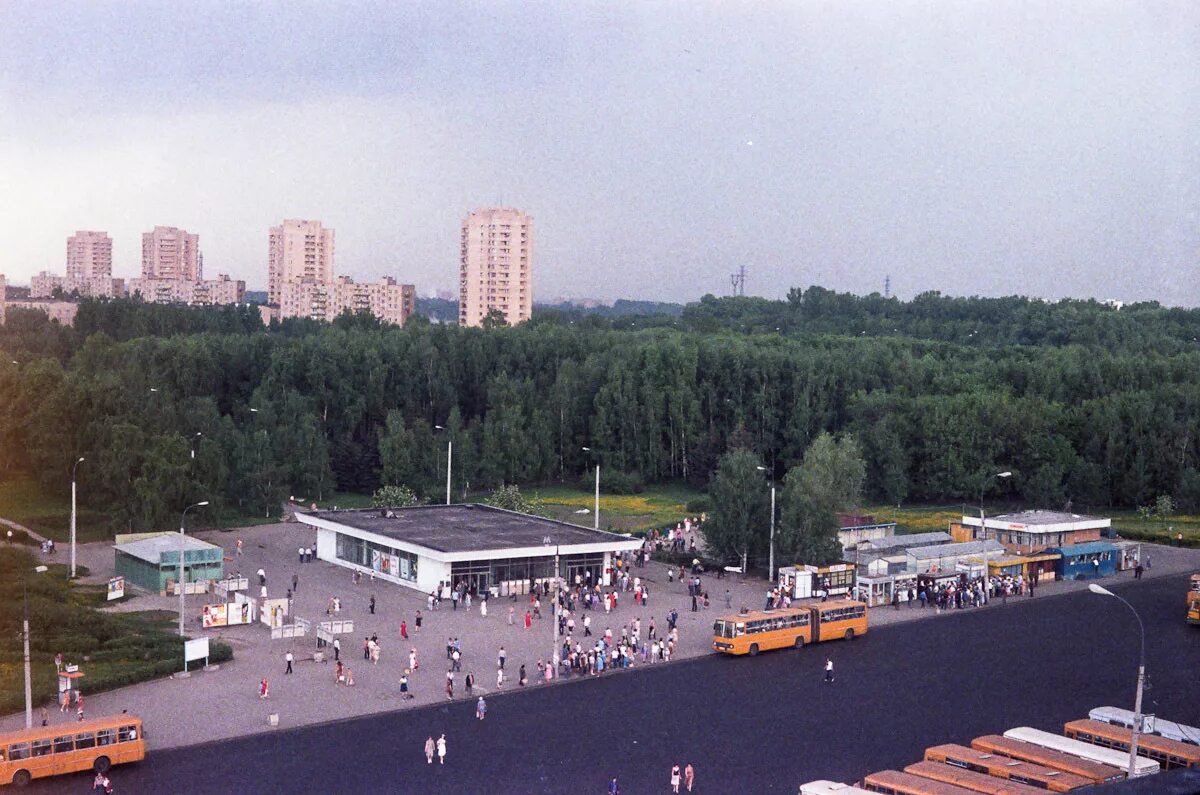 Южный наземный вестибюль станции метро "Речной вокзал" (вход № 2) - Москва