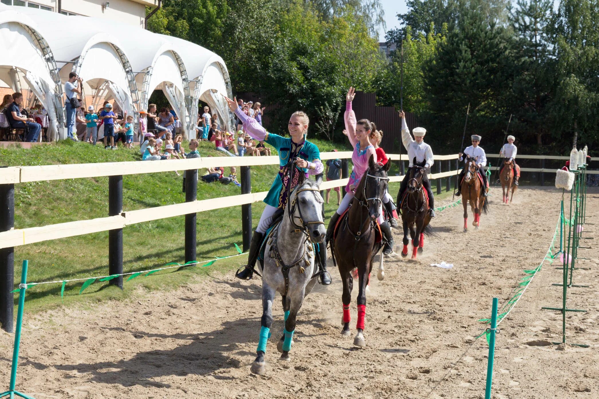 Ратомка конный комплекс. Кск ивановское хорсека. Норма экранного времени. Эмблема конного клуба. Численный состав кск электро.