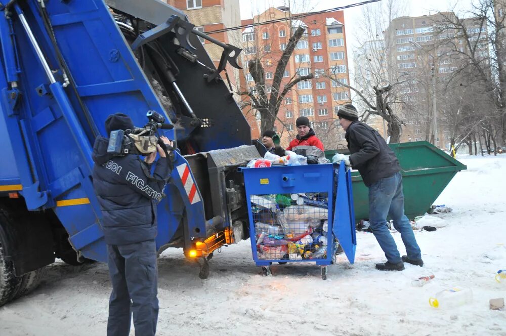 Нужен мусоровоз. Мусоровоз КАМАЗ синий.