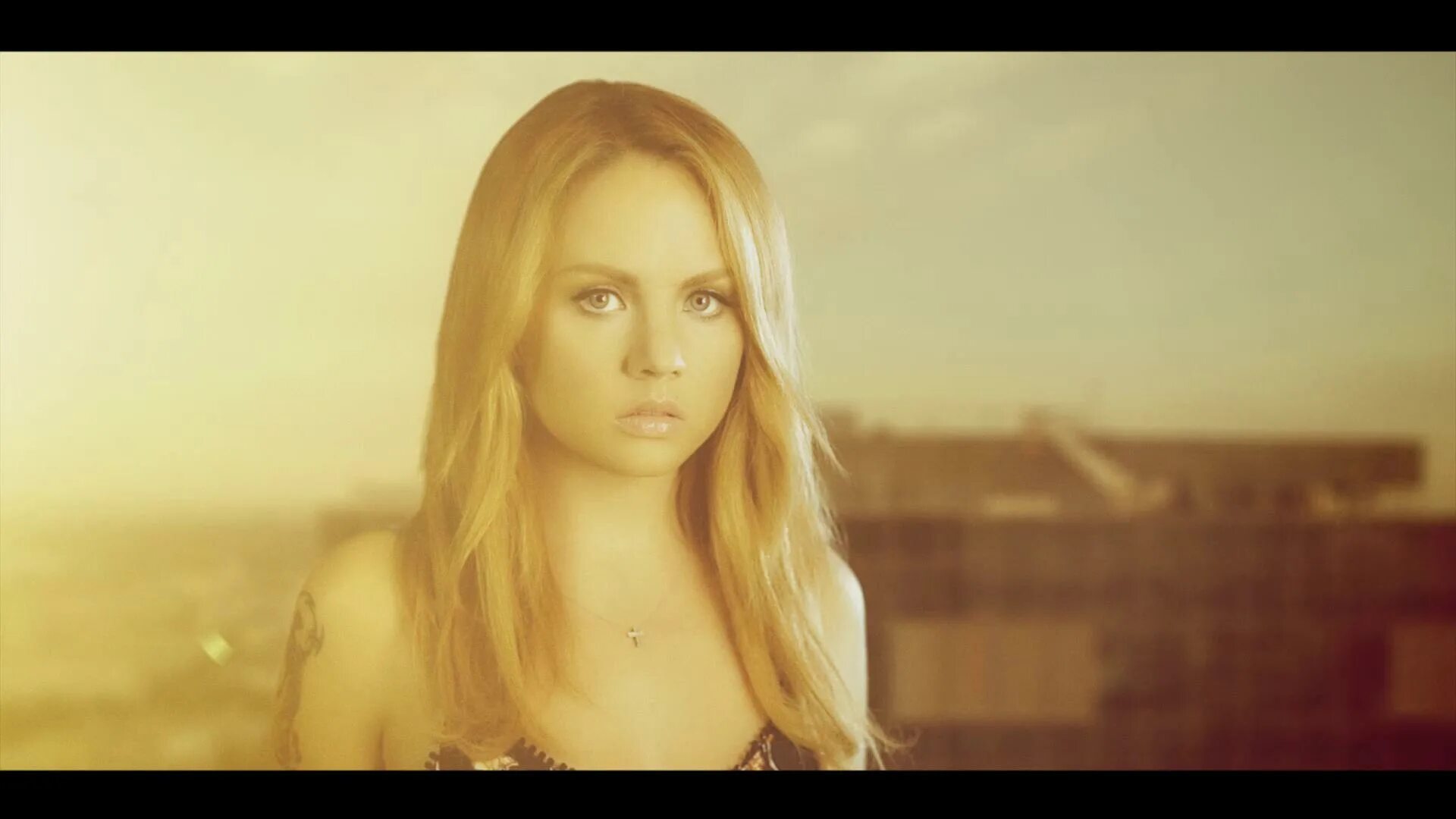 Нюша певица цунами. Клипы про лучшую жизнь. Inna singer 2021. Inna певица. Клипы про лучшую жизнь.