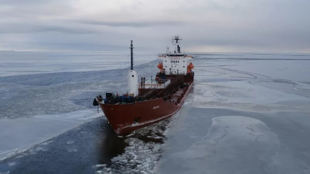 Якутск тикси теплоход. Сухогруз тикси. море лаптевых тикси. море лаптевых северный морской путь. танкер море лаптевых.