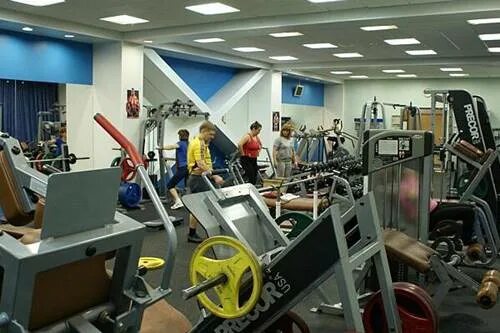 Спортзал на эльмаше екатеринбург. Спортзал уралмаш. Спортзал уралмаш. Спортивный зал екатеринбург уралмаш. Метрофитнесс екатеринбург уралмаш.