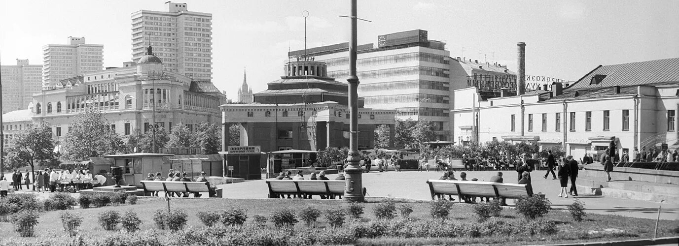 Фото арбатской площади. 1812 арбатская площадь. Арбатская площадь 1930. Площадь арбатские ворота. Арбатский рынок на арбатской площади.