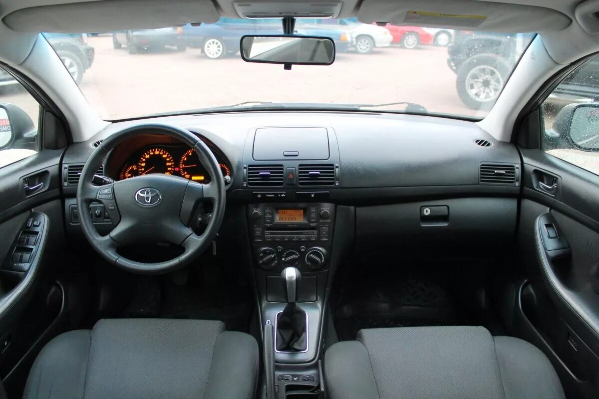 Почему на тойоте авенсис. Тойота Авенсис 2006 1.8. Тойота Авенсис 2007 1.8 салон. Toyota Avensis 2007 салон. Toyota Avensis 2007 1.8 салон.