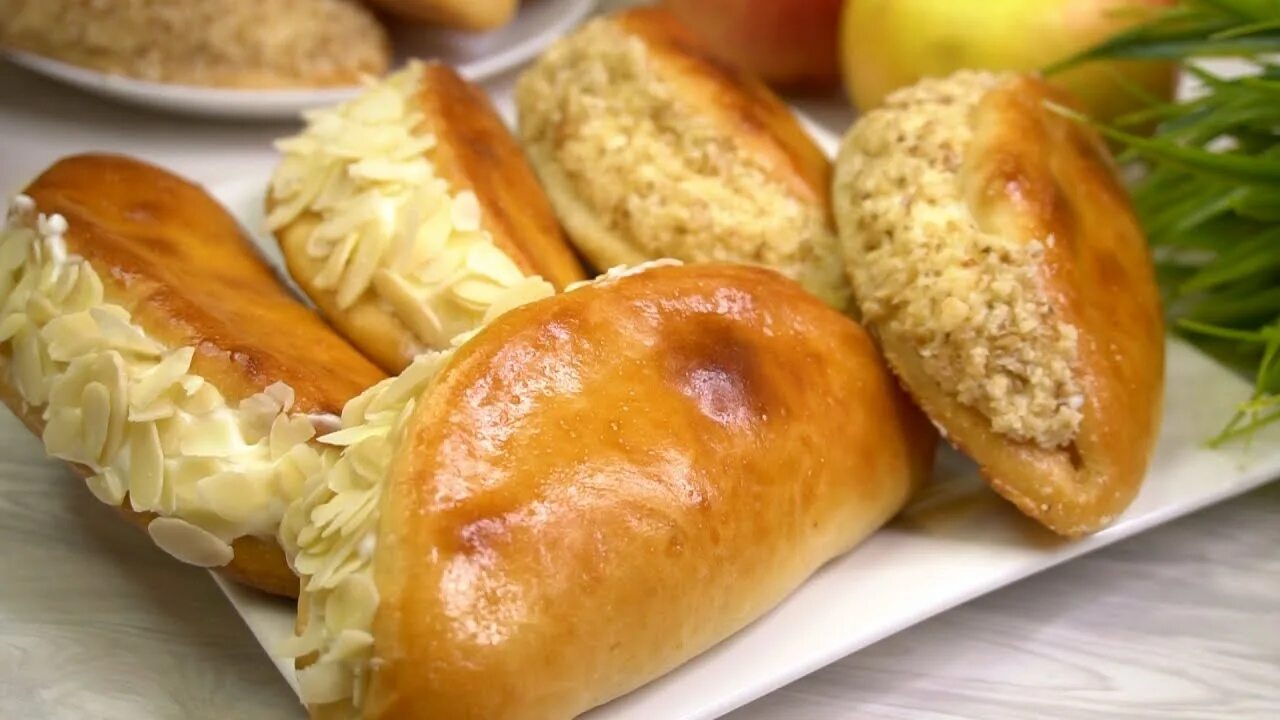 Булочка. Булочка лакомка из детства. Булка с кремом. Песочные ватрушки с творогом лакомки. Домашний лакомка.