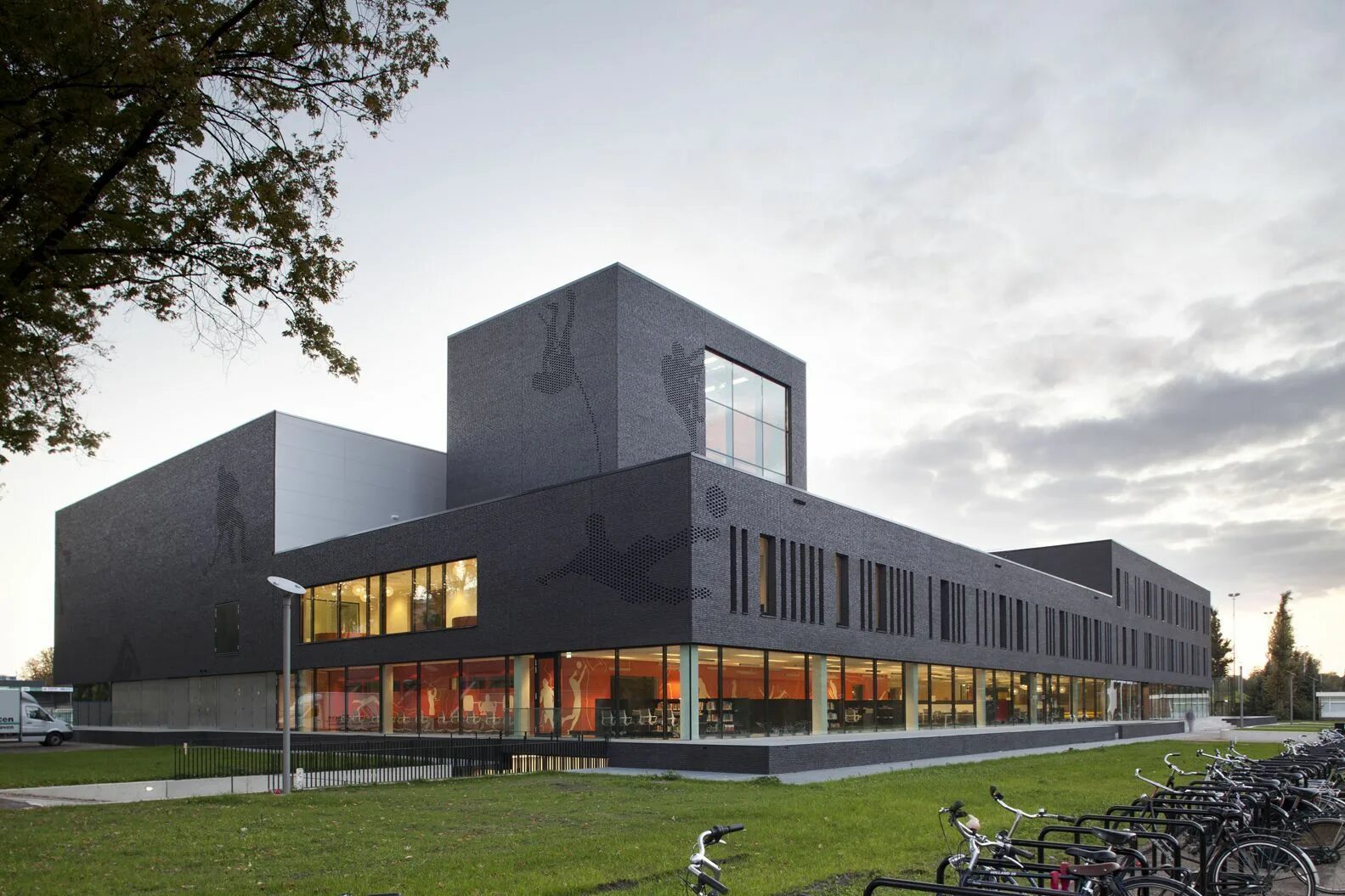 Школы зодчества. Фонтис нидерланды. high tech campus eindhoven архитектор здания. современные европейские школы. школа в дании.