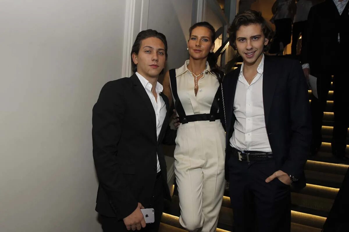 Юркисс киселев папа. Чей сын певец. Юркисс отец владимир киселев. Владимир певец и юркисс братья. Юркисс отец владимир киселев.