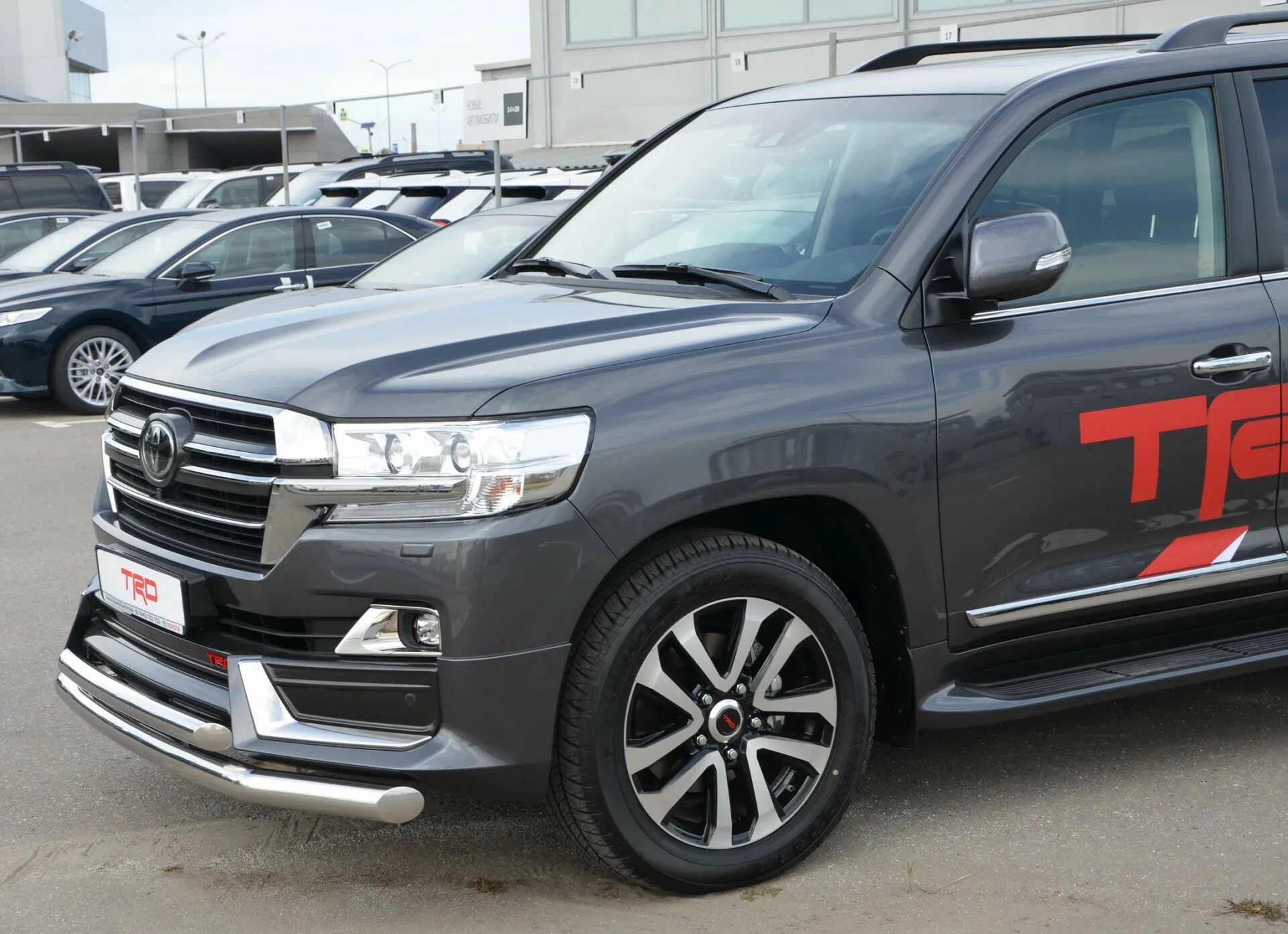 Обвес тойота ленд крузер 200 2019. Тлк 200 трд. Toyota land cruiser 200 trd 2021. Land cruiser 200 trd. Land cruiser 200 trd.