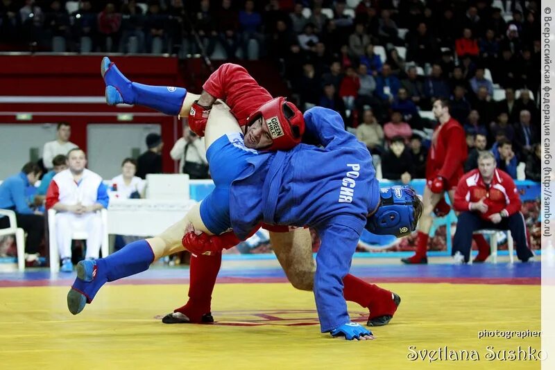 Самбо схватка. Рзаев самбо. Магомедрасулов боевое самбо. Боец самбо. Академия боевого самбо пятигорск.