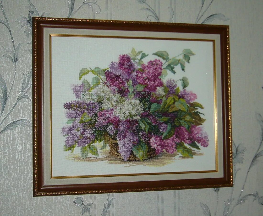 Риолис мельница озеро. Вышивка крестом белые розы. Вышивка крестом готовые работы. Вышивка бисером анютины глазки. Вышивка в интерьере квартиры.