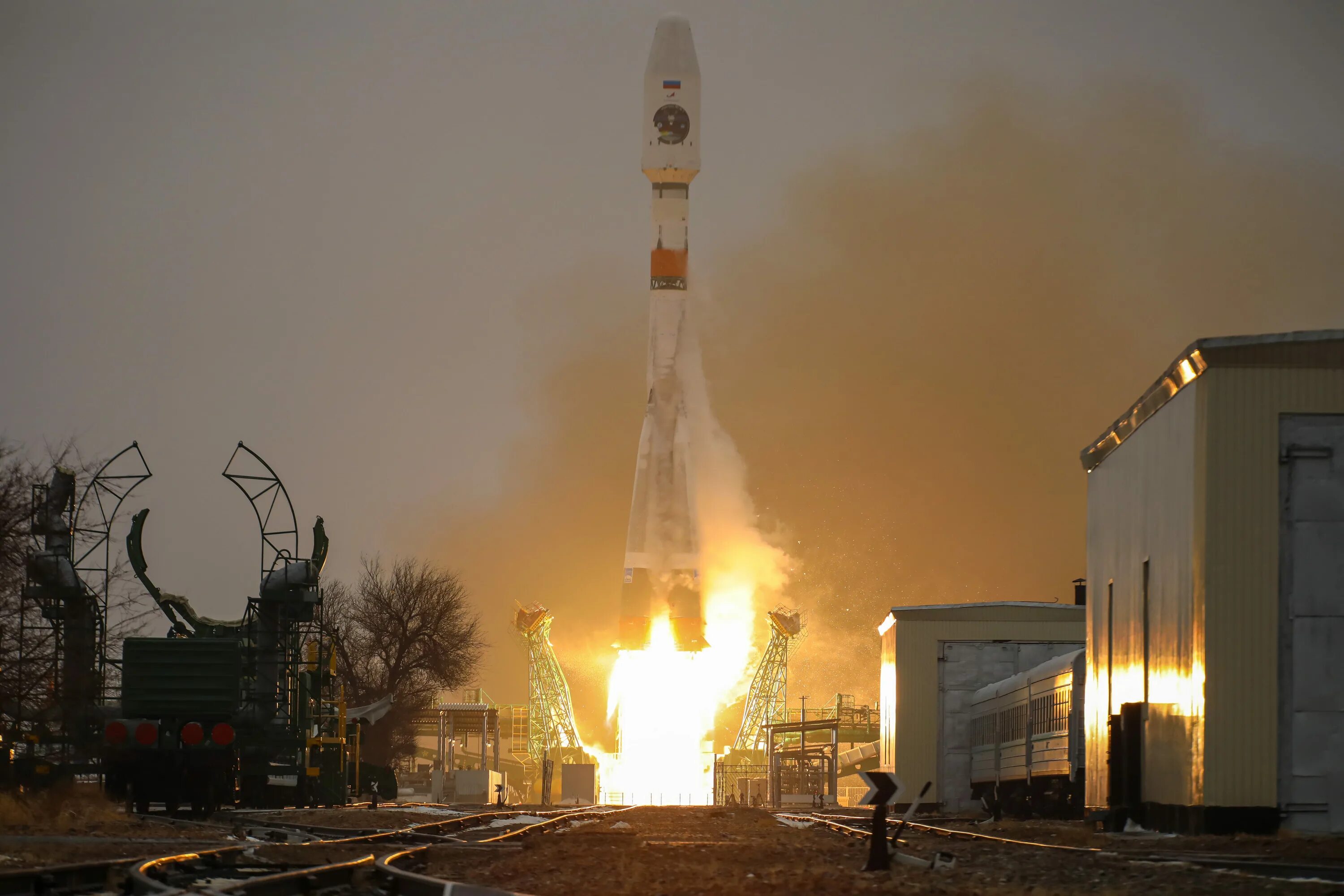 Запустили ракету сегодня с байконура. Космодром Байконур Спутник 1. Ракетно-космический комплекс Байконур. Ракета Союз Байконур. Ракета на космодроме Байконур.