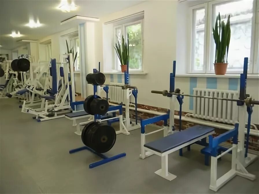 Спортзал динамо уфа. Тренажерный зал динамо краснодар. Икс фит динамо. Спортзал саратов. Тренажерный динамо.