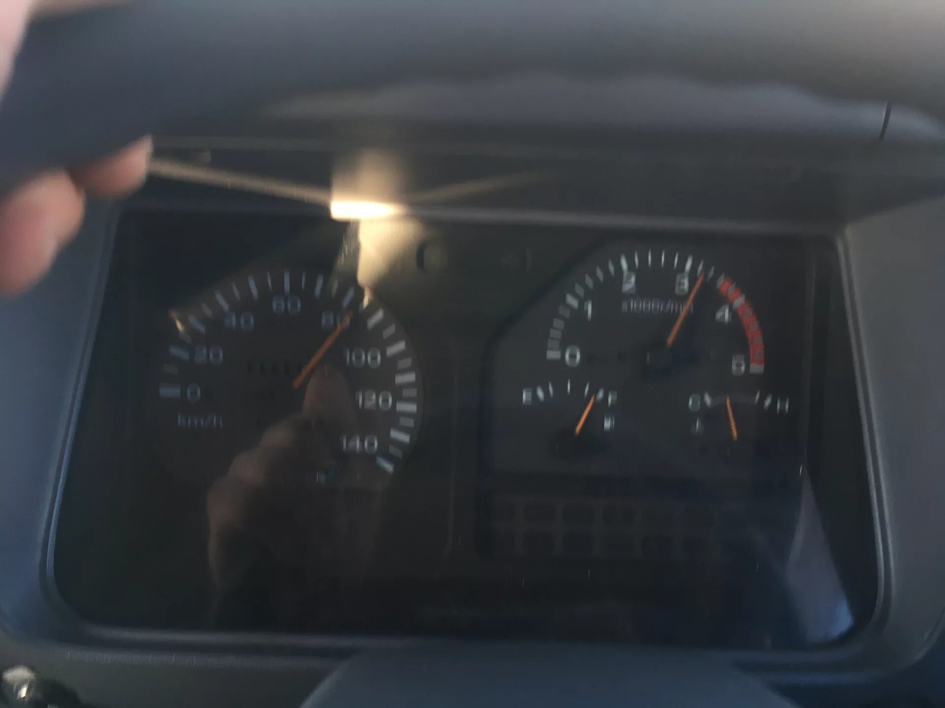 Приборная панель nissan atlas f23. Nissan atlas fd42 приборная панель. Тахометр ниссан атлас. Тахометр ниссан атлас. Синяя зона на тахометре скания.