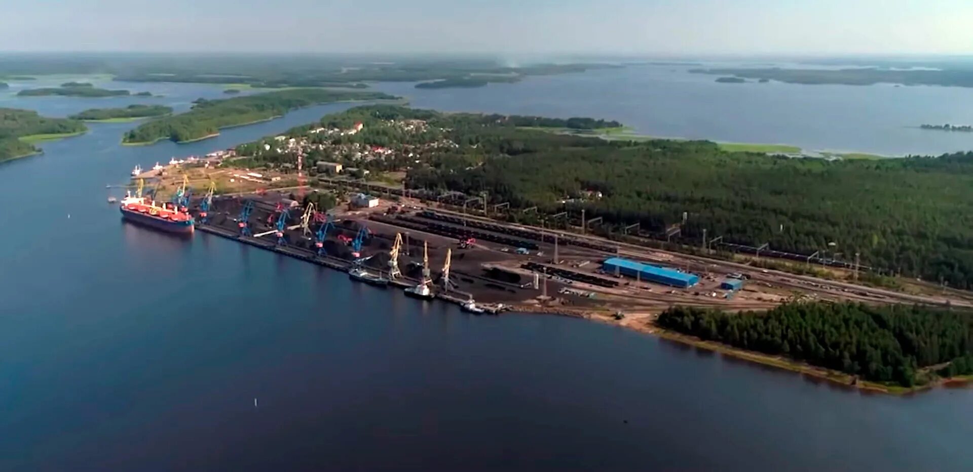 Комбикормовый завод черкизово лев толстой. Нефтеналивной терминал высоцк. Перевалочный терминал. Зерновой терминал высоцк. Зерновой элеватор.