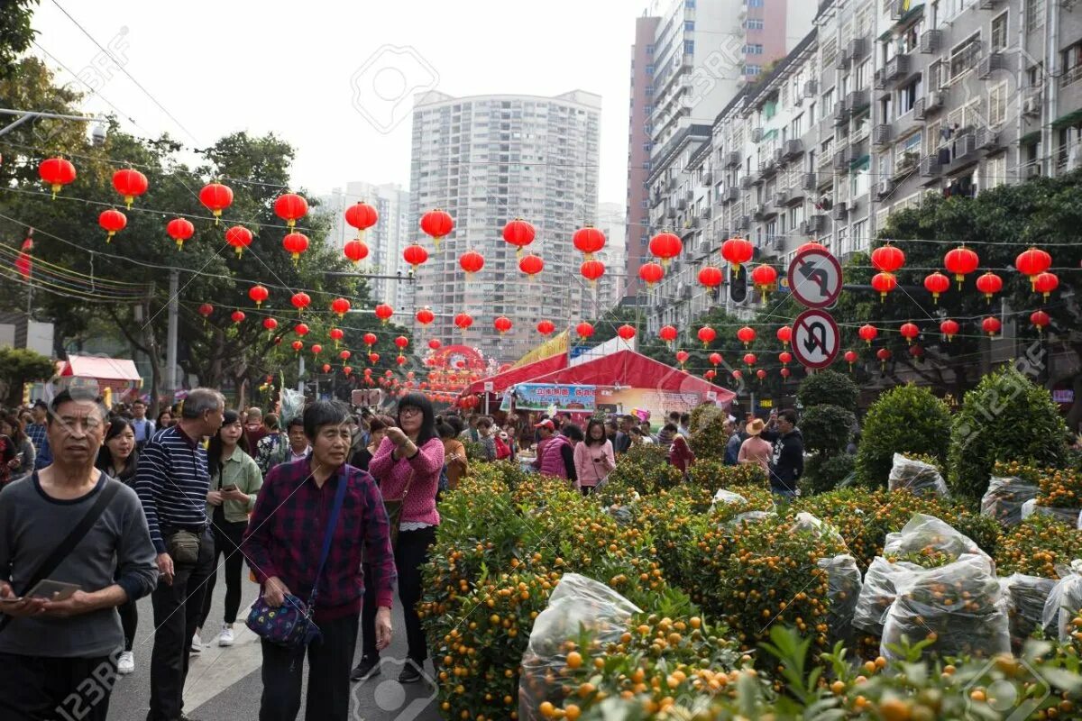 Рынок шаров. Цветочные ярмарки в Гуанчжоу. Гуанчжоу люди. Рынок цветов в Гуанчжоу. Шэньчжэнь в китайский новый год.