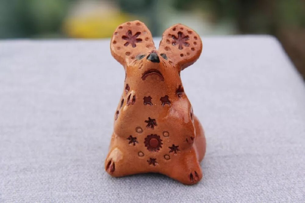 Игрушка из глины какая. Саратовская глиняная игрушка африкантов. саратовская глиняная игрушка свистулька. саратовская глиняная игрушка жженки. саратовская ямчатая игрушка.