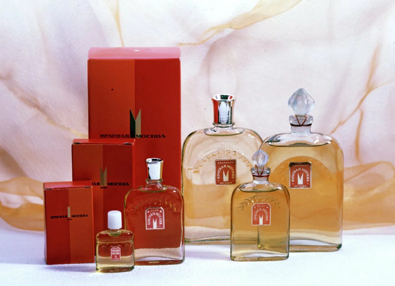 духи новая заря злато скифов. духи персидская сирень новая заря. советские духи фабрики уральские самоцветы. духи новая заря mystere, 55 мл. шерл уральские самоцветы духи.
