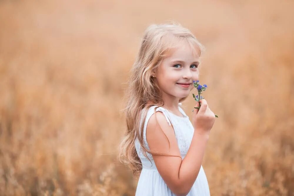 My little beautiful. A girl portrait for Kids. Di blonde Baby. Flickr ילדה.