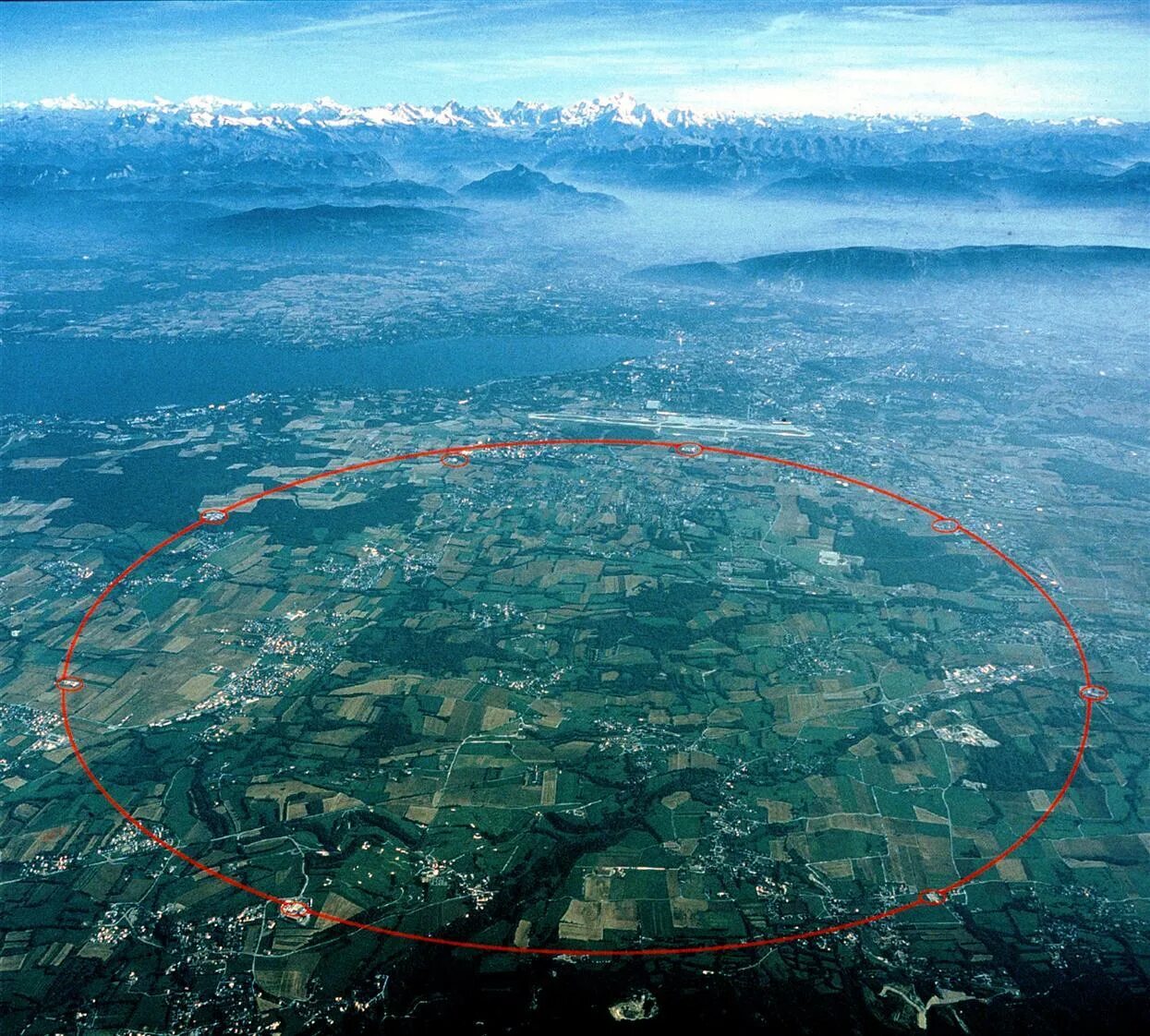 Большой адронный коллайдер в Швейцарии. Большой адронный коллайдер ЦЕРН. Большой адронный коллайдер в CERN. Коллайдер в Женеве. Андроидный коллайдер это