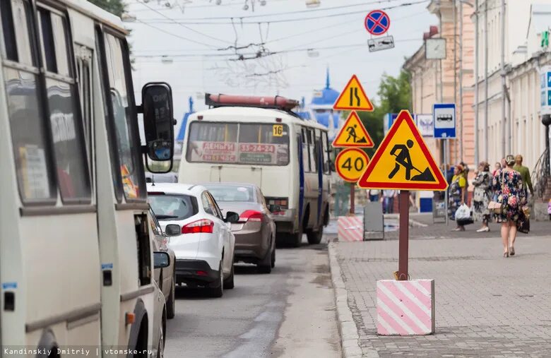 Пр движение. Движение томск. сужение дороги пробка. фоторепортаж на первой полосе. чисто ровное движение томск.
