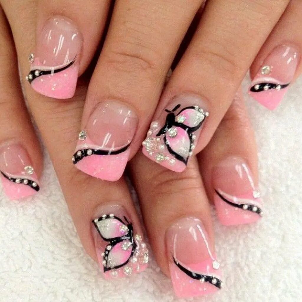 Френч с бабочками. Красивый французский маникюр с рисунком. Розовый френч на ногтях. Маникюр французский с рисунком. Красивые ногти с бабочками.