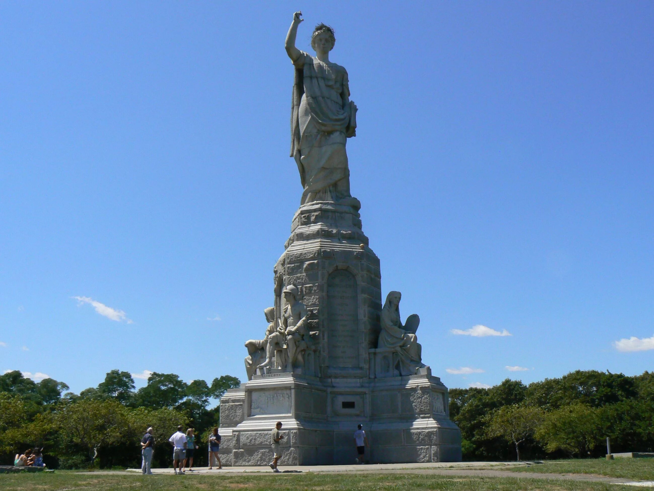 Monument picture. Пилигримский монумент Массачусетс. Монумент Кристофера Рена. Памятник отцам-основателям Плимут. Красивые статуи.