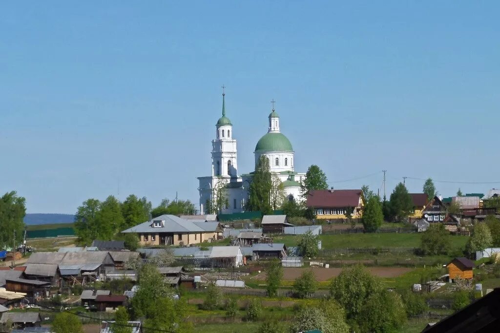 Церковь в Черноисточинске Свердловской области. Поселок Черноисточинск. Петропавловский храм посёлка Черноисточинск.