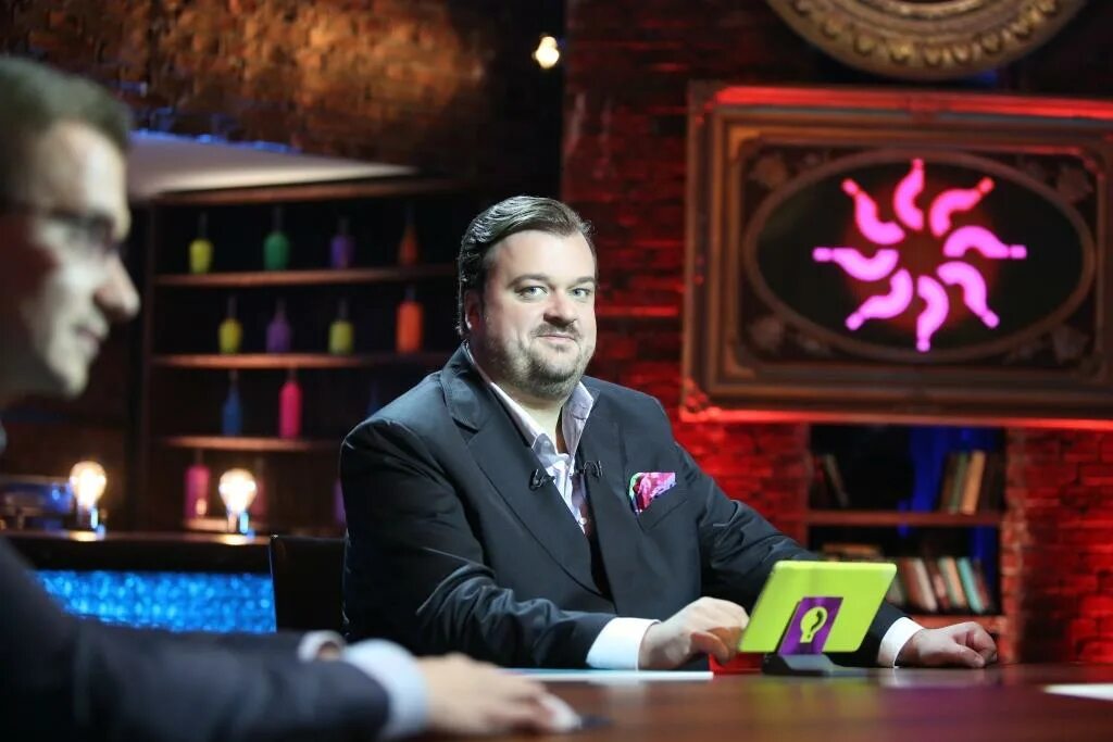 Большой вопрос. Большой вопрос. Большой вопрос музыка. Телепередача большой вопрос эмблема. Александр якушев большой вопрос.