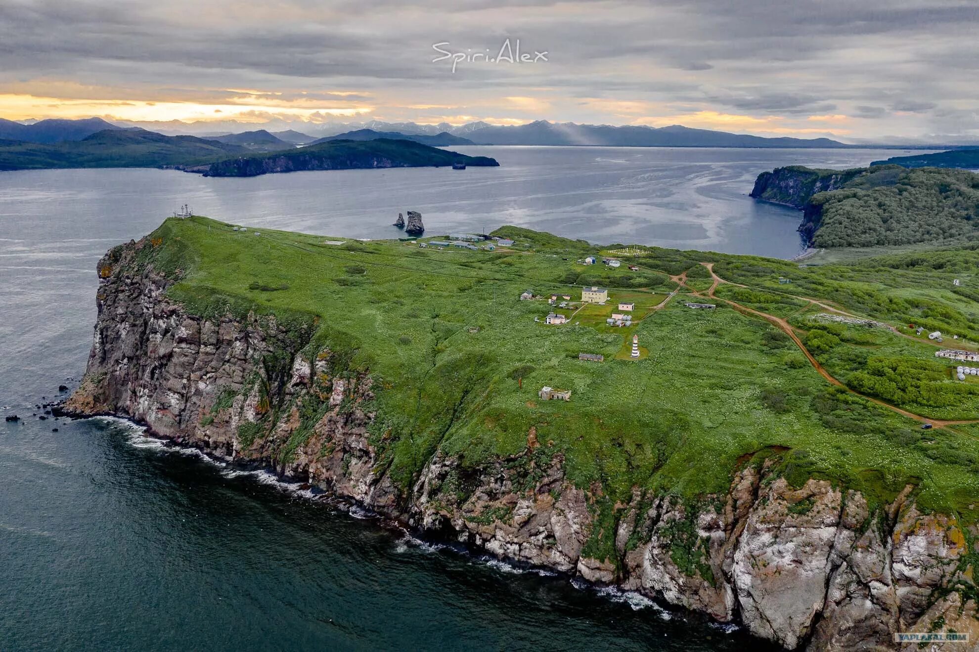 мыс кастрикум. мыс маячный камчатка. мыс желтый. приморье мыс гамова. бухта спасения камчатка.